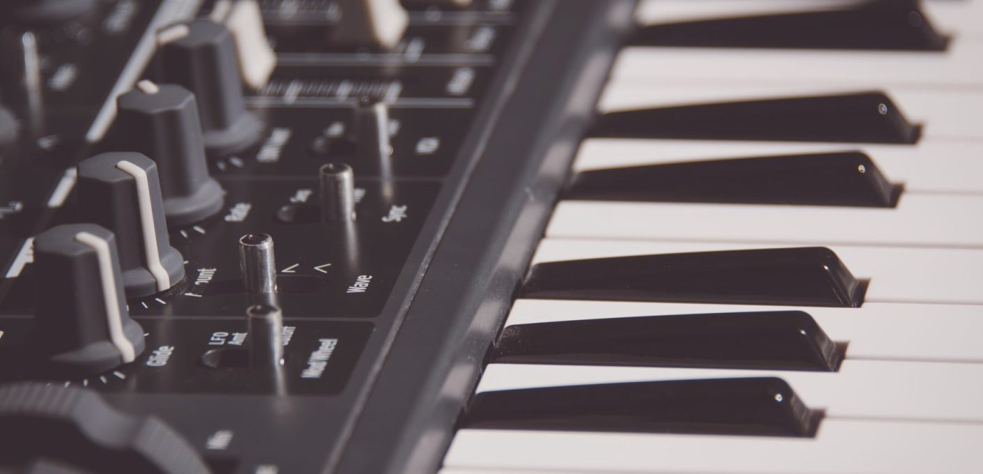Lyd i studio når høsten setter inn: mikrofoner, rom og avlytting