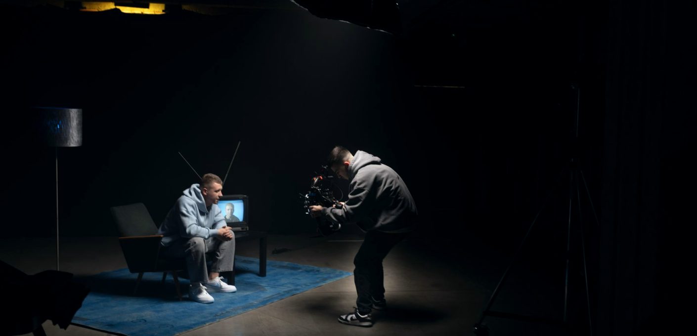 Kabelføring i studio: hva «dressing» og «strekkavlastning» betyr